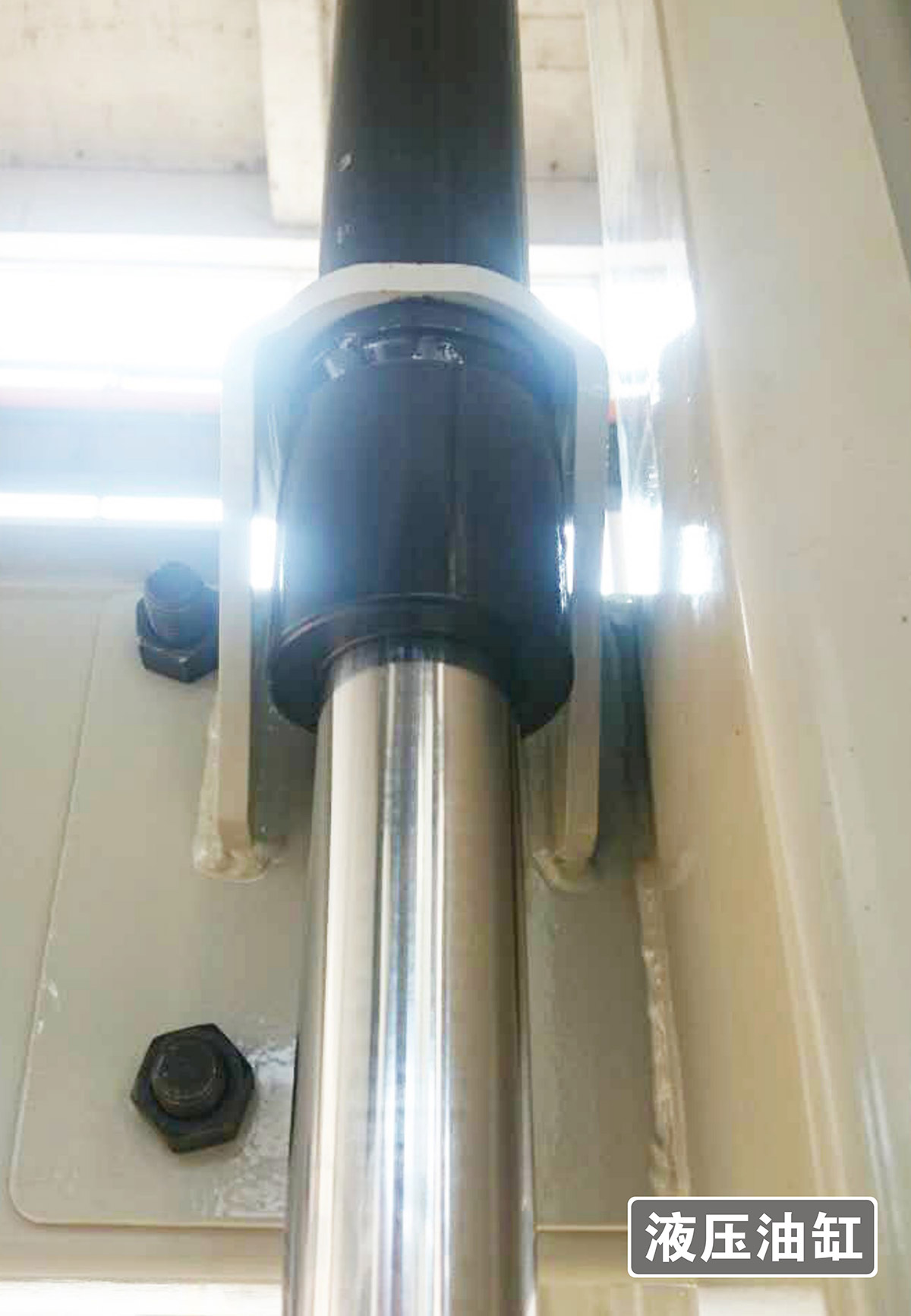 机械立体停车PJS两柱简易升降立体停车液压油缸.jpg
